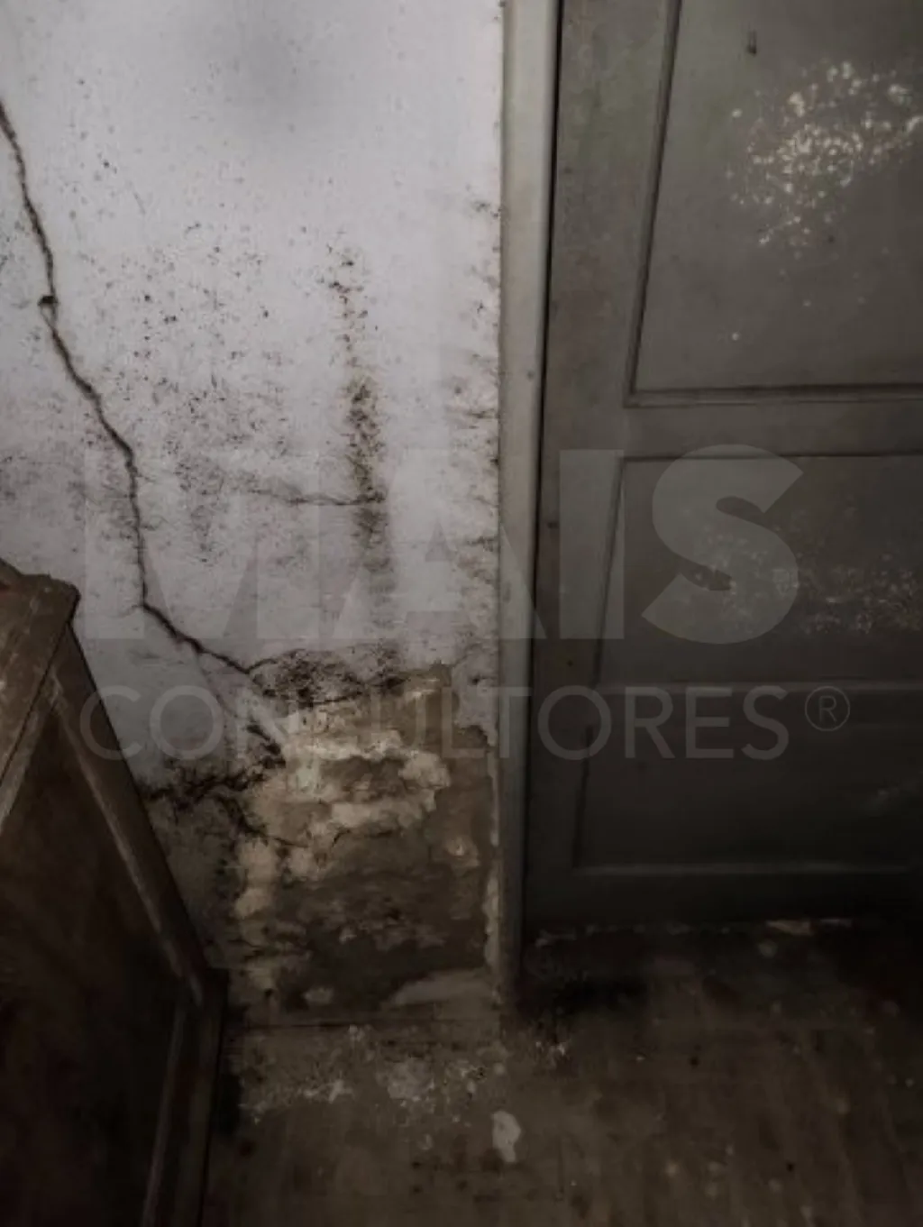 Moradia com garagem para reconstrução centro de Sacavém