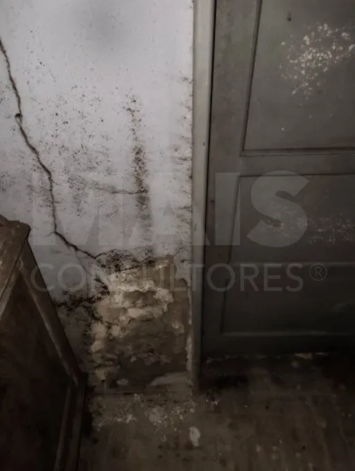Moradia com garagem para reconstrução centro de Sacavém