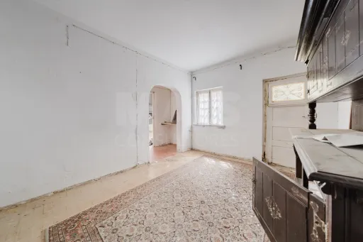 Moradia inserida num amplo terreno com 4.730 m²