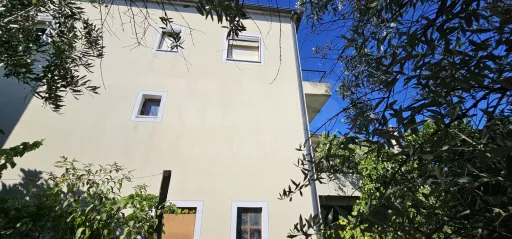 Moradia 2 Pisos centro Peroviseu c/ Terreno 500m2 e Garagem