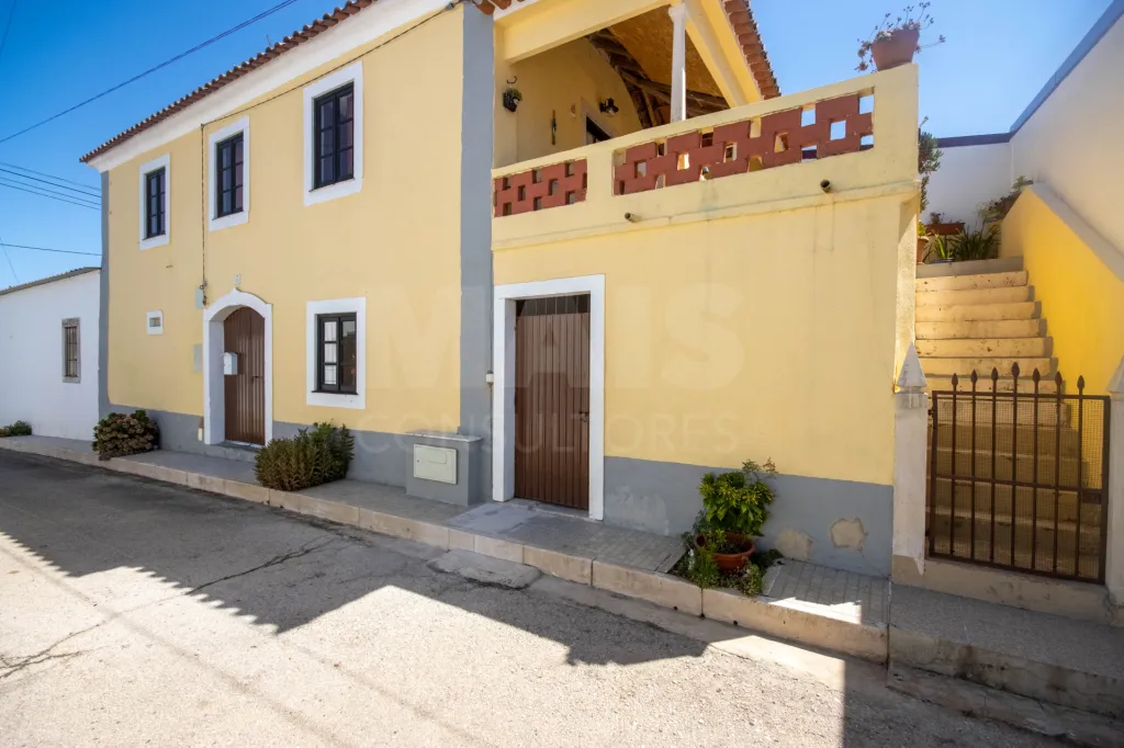 Moradia T2 + 1 com armazém de 138m²