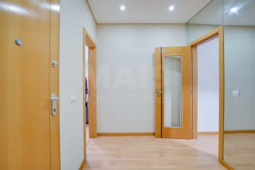 Apartamento T3 Mobiliado | Famões - Urb. Courela dos Fornos