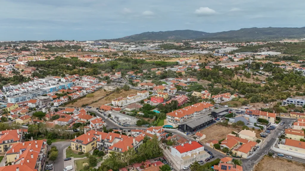 🏠 Moradia Geminada T3+1 com Piscina em Alcabideche ☀️🌴