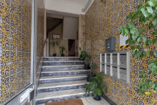 T3 com 3 Frentes e Potencial Único para Remodelação Moderna