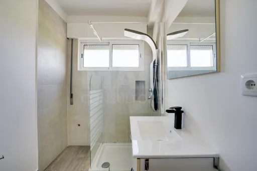 T2 Remodelado na Ramada | 3 Frentes | Excelente Luz Natural