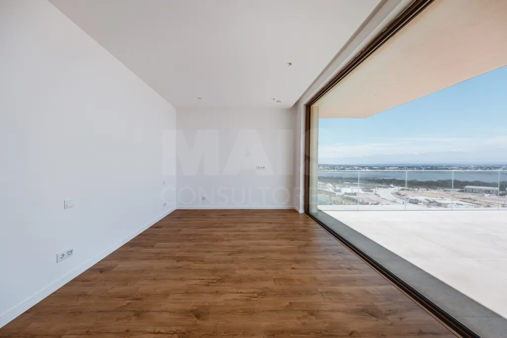 Moradia T5 com Piscina - Vista Golfe e Mar