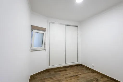 O Seu Refúgio Térreo T2 Remodelado: Conforto e Modernidade em Aljubarrota