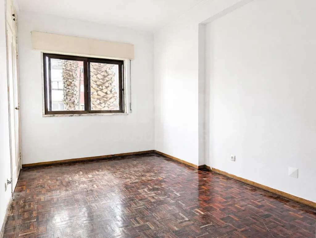 3-Bedroom Apartment in Downtown Carnaxide