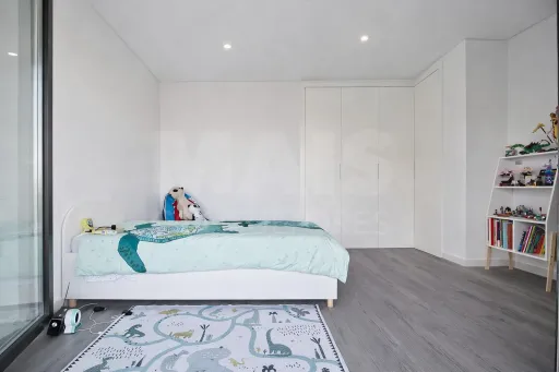 Moradia T4+1 com Quintal e Espaço para Piscina | Famões (Pontinha)