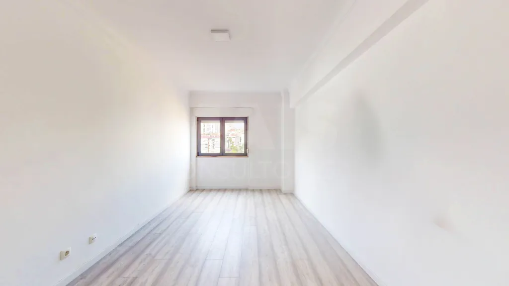 2-bedr. apartment with suite, very central in Odivelas