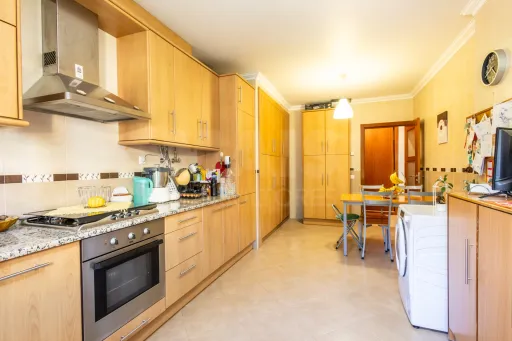 Apartamento T2 com garagem