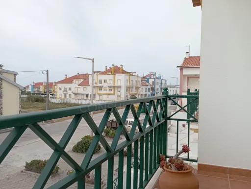 Moradia T2 + 1 Mobilada com Garagem e Quintal - Casais do Baleal
