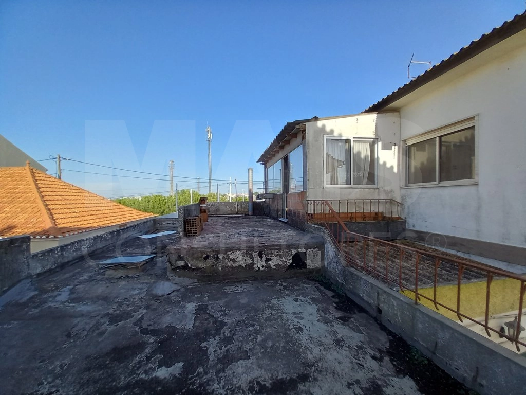 Moradia Bi Familiar com entradas independentes