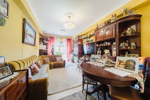 Spacious 3-Bedroom Apartment in Downtown Lourinhã with a Balcony and Terraces
