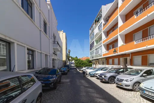2-Bedroom Apartment in Almada’s Historic Center, Next to Casa da Cerca