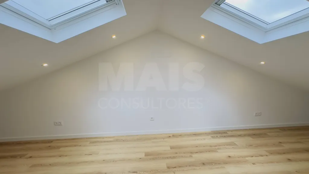 Fully Renovated 4-Bedroom Apartment | Downtown Lourinhã | Space, Elegance, and Comfort