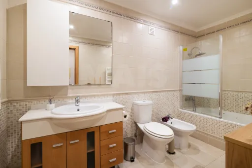Andar de Moradia T4 com Terraço em Agualva-Cacém