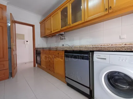 Apartamento T3 mobilado com excelente exposição solar – Vila Nova da Caparica