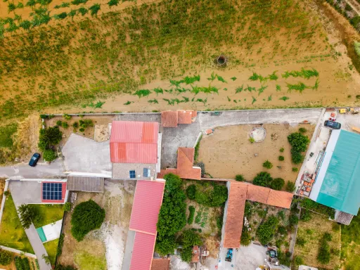 Moradia T5 com 2 Anexos em Terreno com mais de 1.400 m²