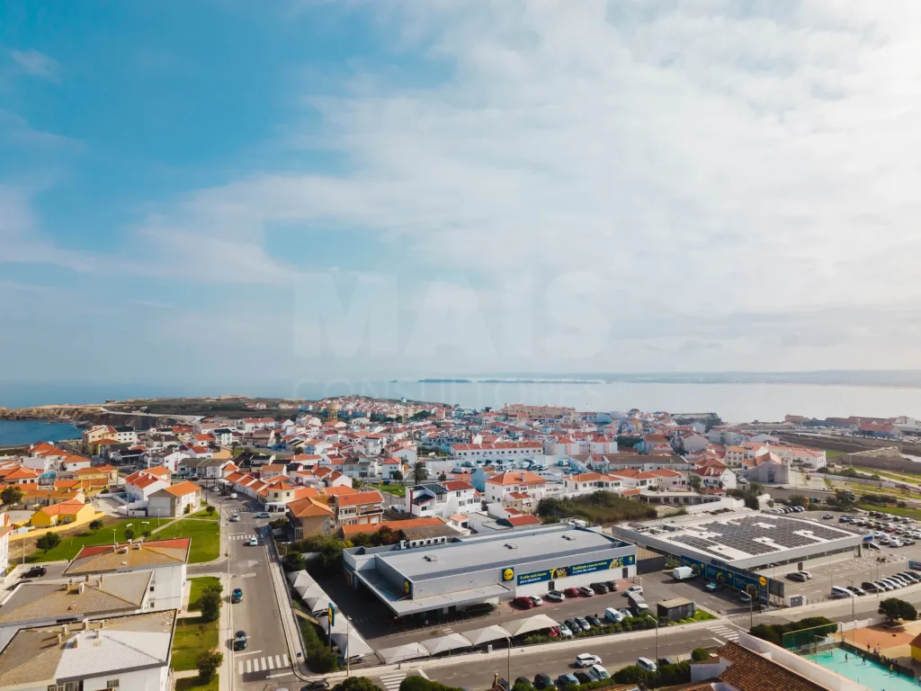 Apartamento T2 Renovado Com Vista Mar Em Peniche