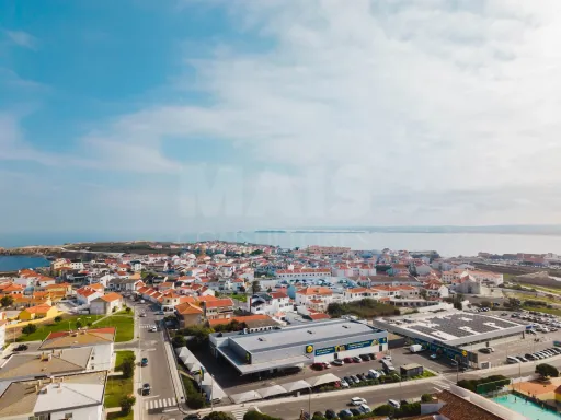 Renovated 2-Bedroom Apartment with Ocean View in Peniche