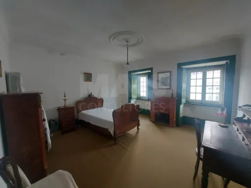 Casa Senhorial com Brazão em Coja- Arganil.