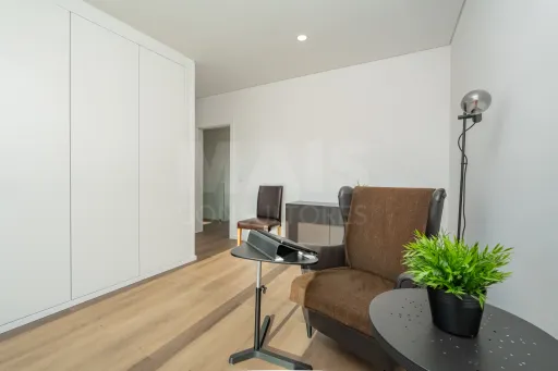 Moradia T3 contemporânea com piscina privada no Porto Alto