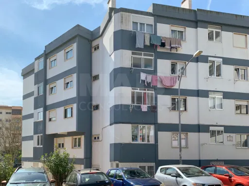 Apartamento T3 Remodelado no Centro de Oeiras | Elevador | 105 m² | Excelente Oportunidade