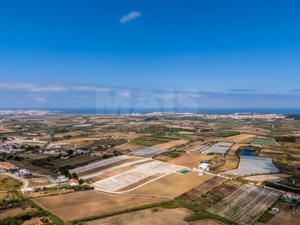 Moradia inserida num amplo terreno com 4.730 m²