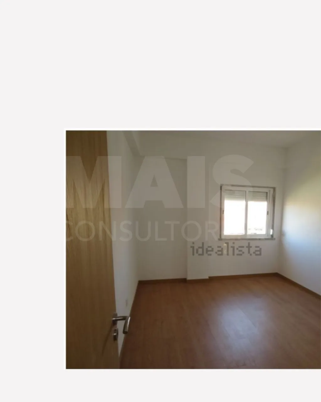 Prédio de Habitação e Comércio em Santa Iria de Azoia
