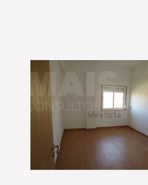 Prédio de Habitação e Comércio em Santa Iria de Azoia