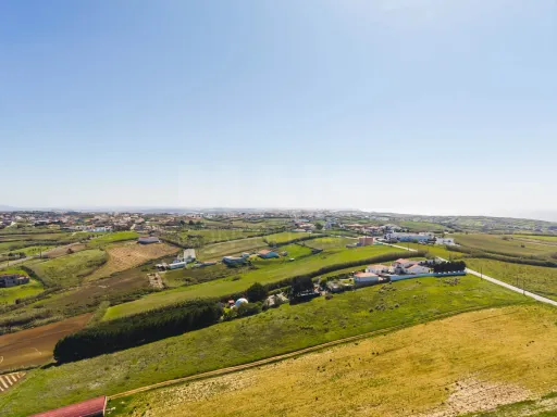 Viva entre o campo e o mar – T3 luminoso na Lourinhã