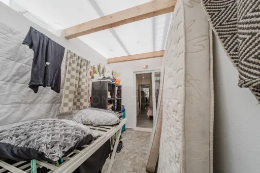 Oportunidade de Investimento no Centro Histórico de Peniche – Dois T1 Renovados com Logradouro