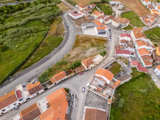 313m2 plot of land 10 minutes from Peniche