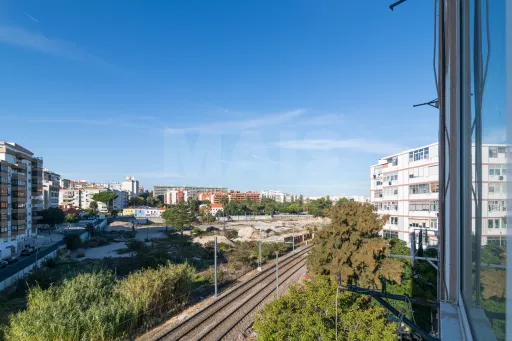 T1 em Paço de Arcos com Vista Desafogada