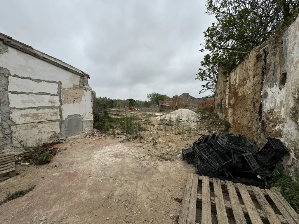 Terreno com projeto para moradia T3 com garagem