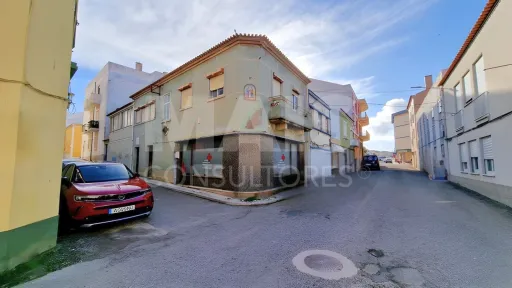 Prédio no Centro Histórico de Peniche com Elevado Potencial de Investimento e Rentabilidade