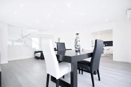 Moradia T4+1 com Quintal e Espaço para Piscina | Famões (Pontinha)