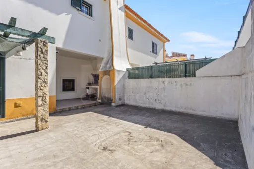 Excelente Moradia T3 com área exterior de lazer e Garagem Ampla