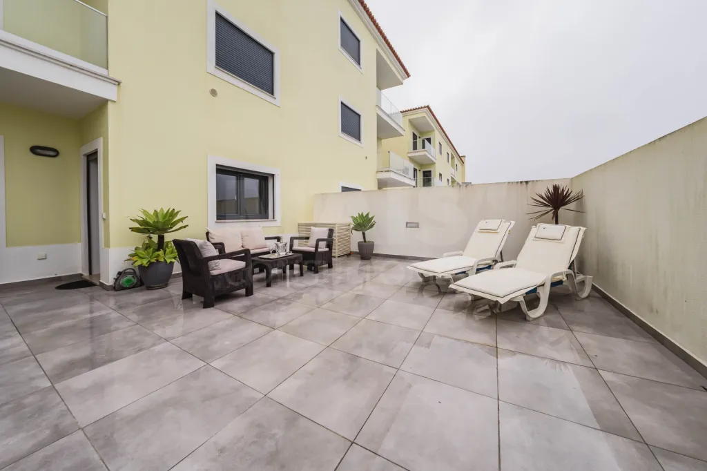 Apartamento recente com piscina e excelente exposição solar junto à praia do Baleal
