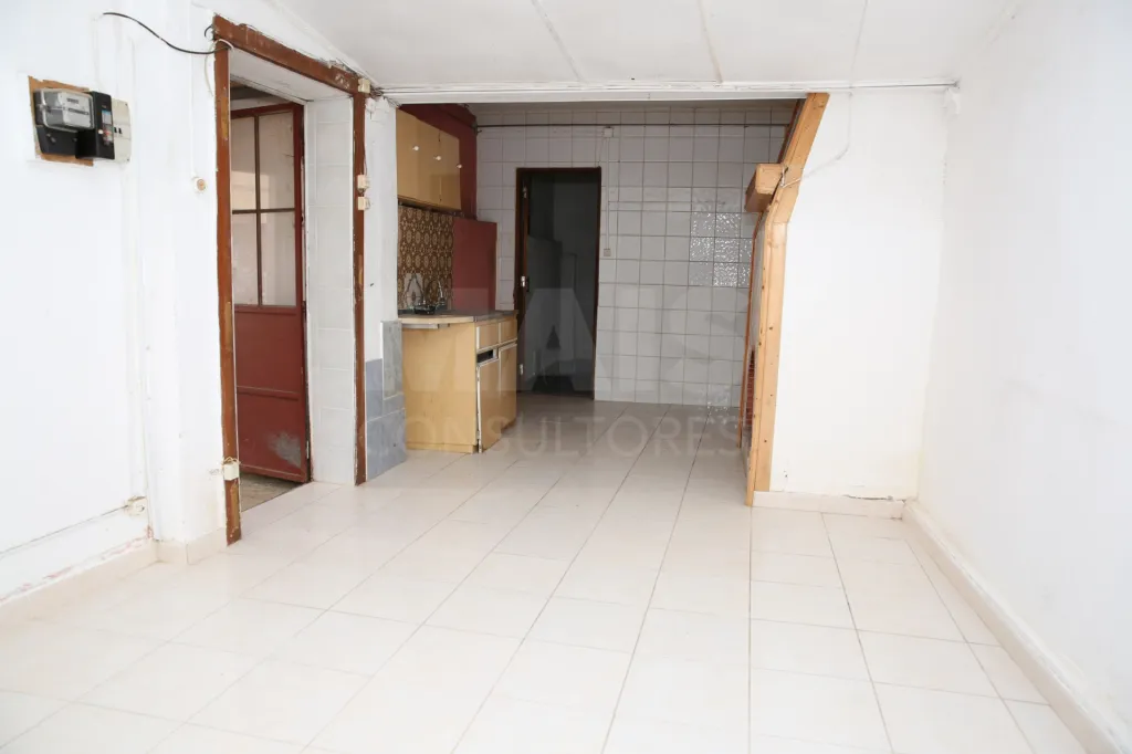 Moradia T1 para remodelar no Maxial | Torres Vedras 🏡