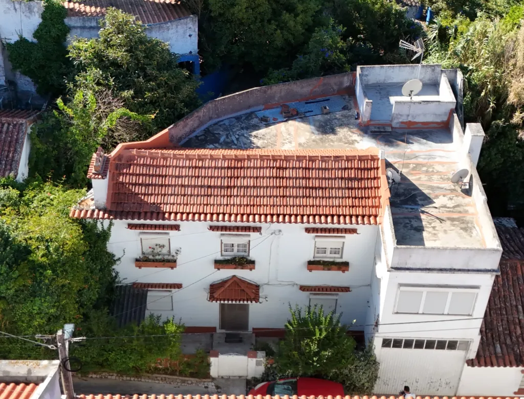Duas Moradias com Terreno de 1.480 m² no centro da Lourinhã