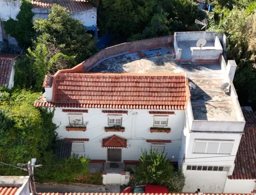 Duas Moradias com Terreno de 1.480 m² no centro da Lourinhã