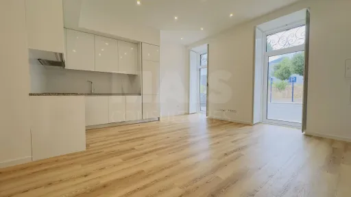 Apartamento T1 Totalmente Remodelado  | Centro da Lourinhã