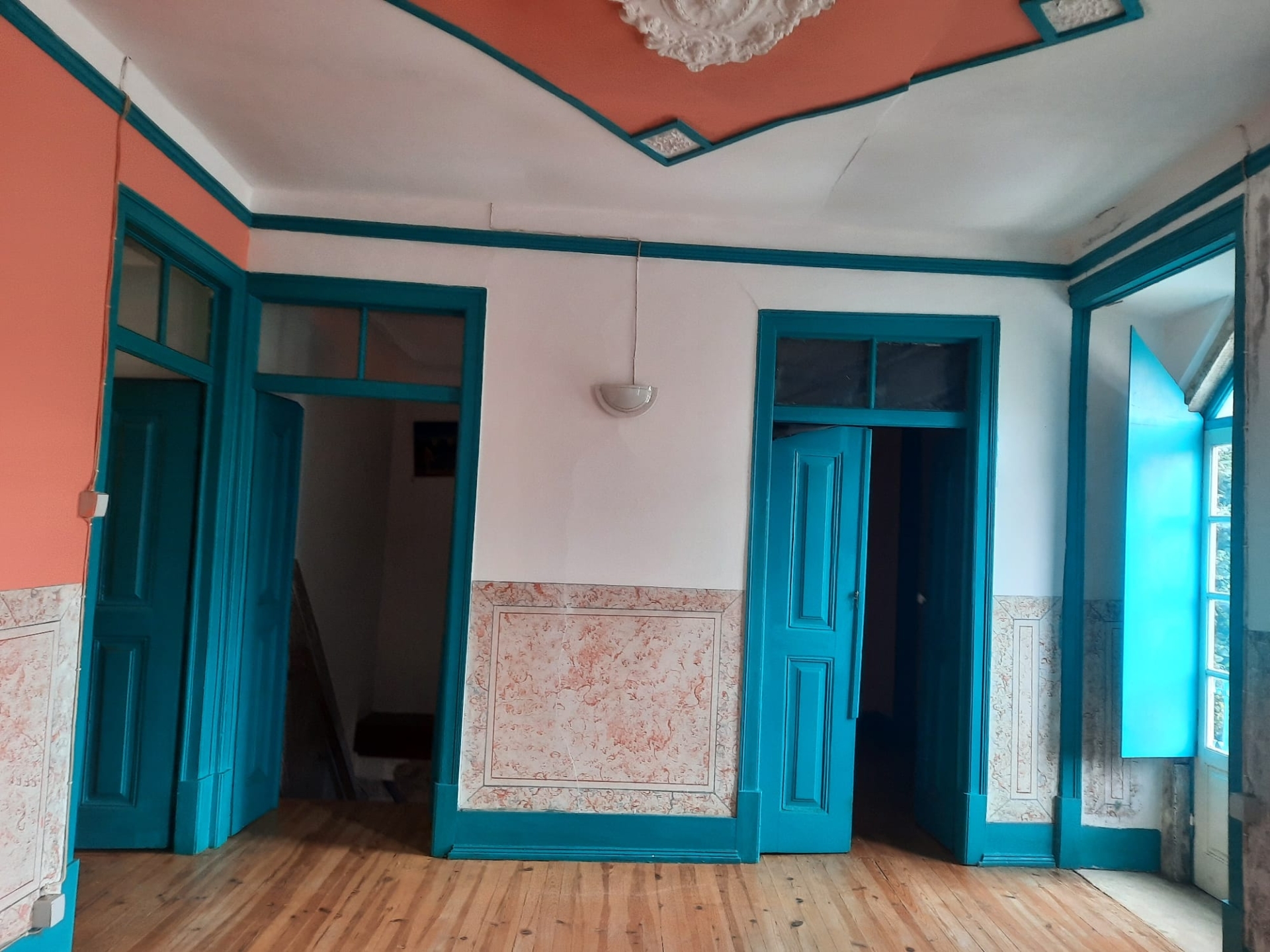 6-bedr. house with store and 4.600 m2 plot.Ferreira Zêzere- Chãos