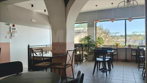 Trespasse | Rest. / Café em Pleno Funcionamento (Centro - Lourinhã)