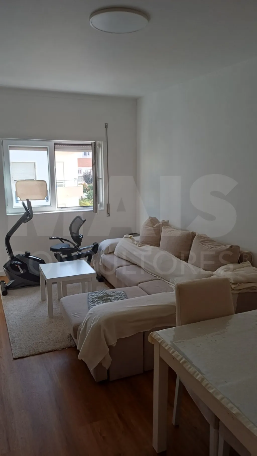 Apartamento T2 Remodelado no Centro do Cadaval