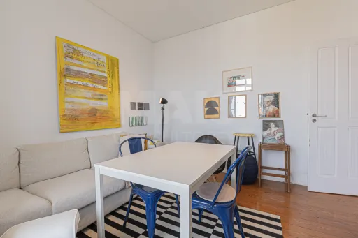 T6 com 130m2 Vista Rio à Rua da Junqueira - Belém