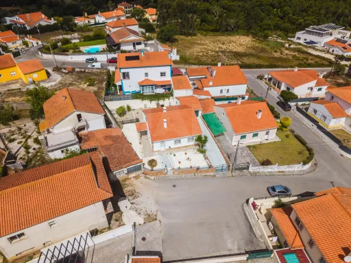 Moradia T3 Térrea com Garagem e Pátio no Nadadouro