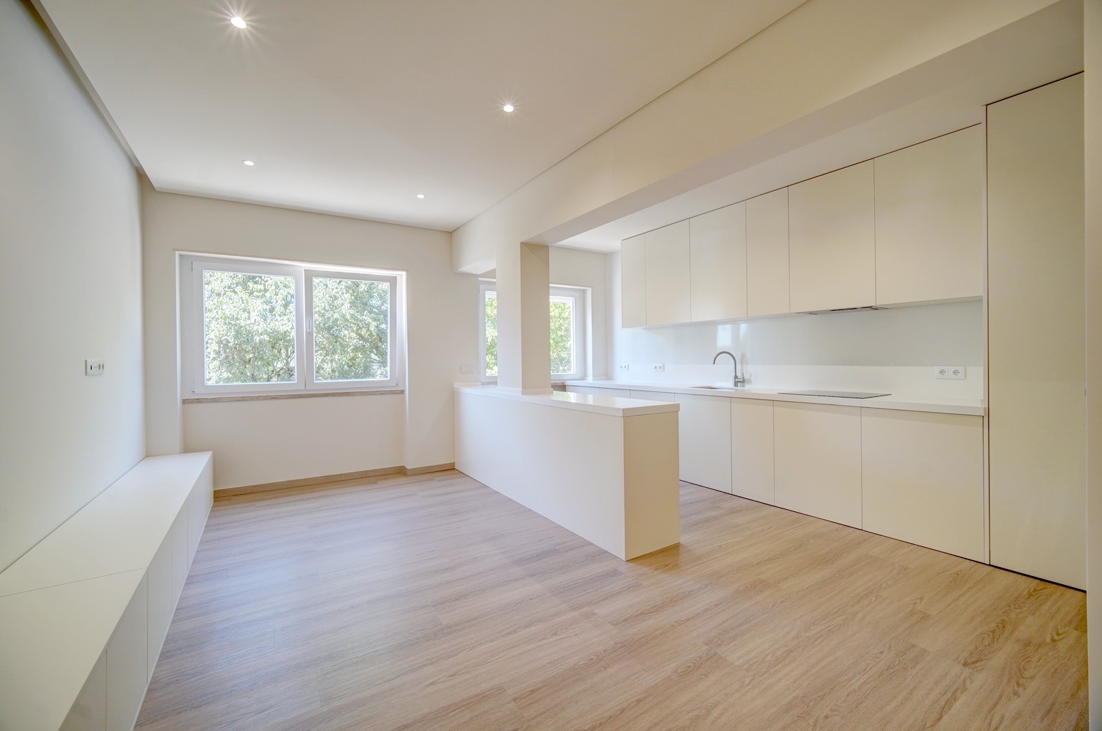 T4 em Queluz, TOTALMENTE Remodelado, com duas suítes